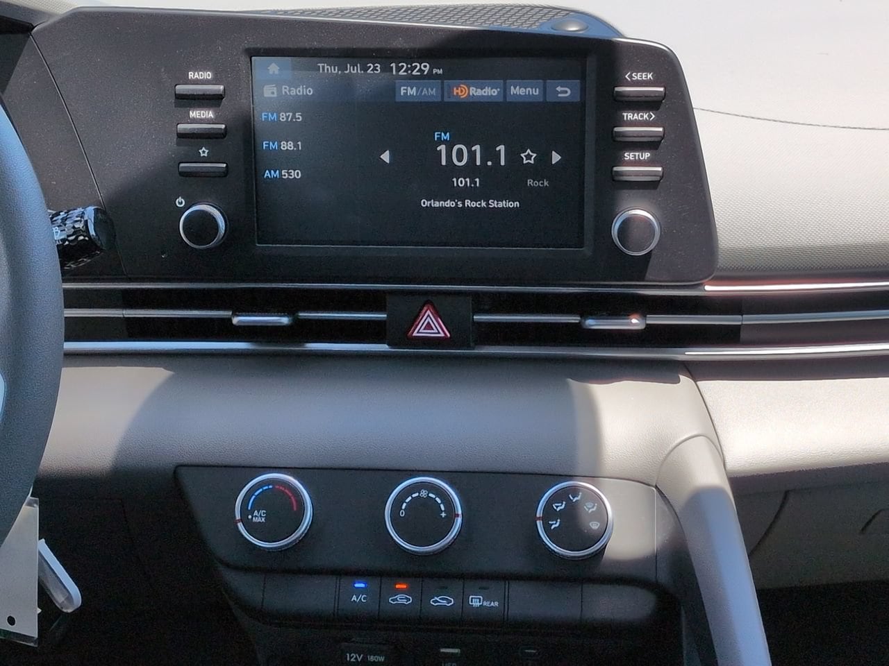 2025 Hyundai Elantra SE - Photo 17