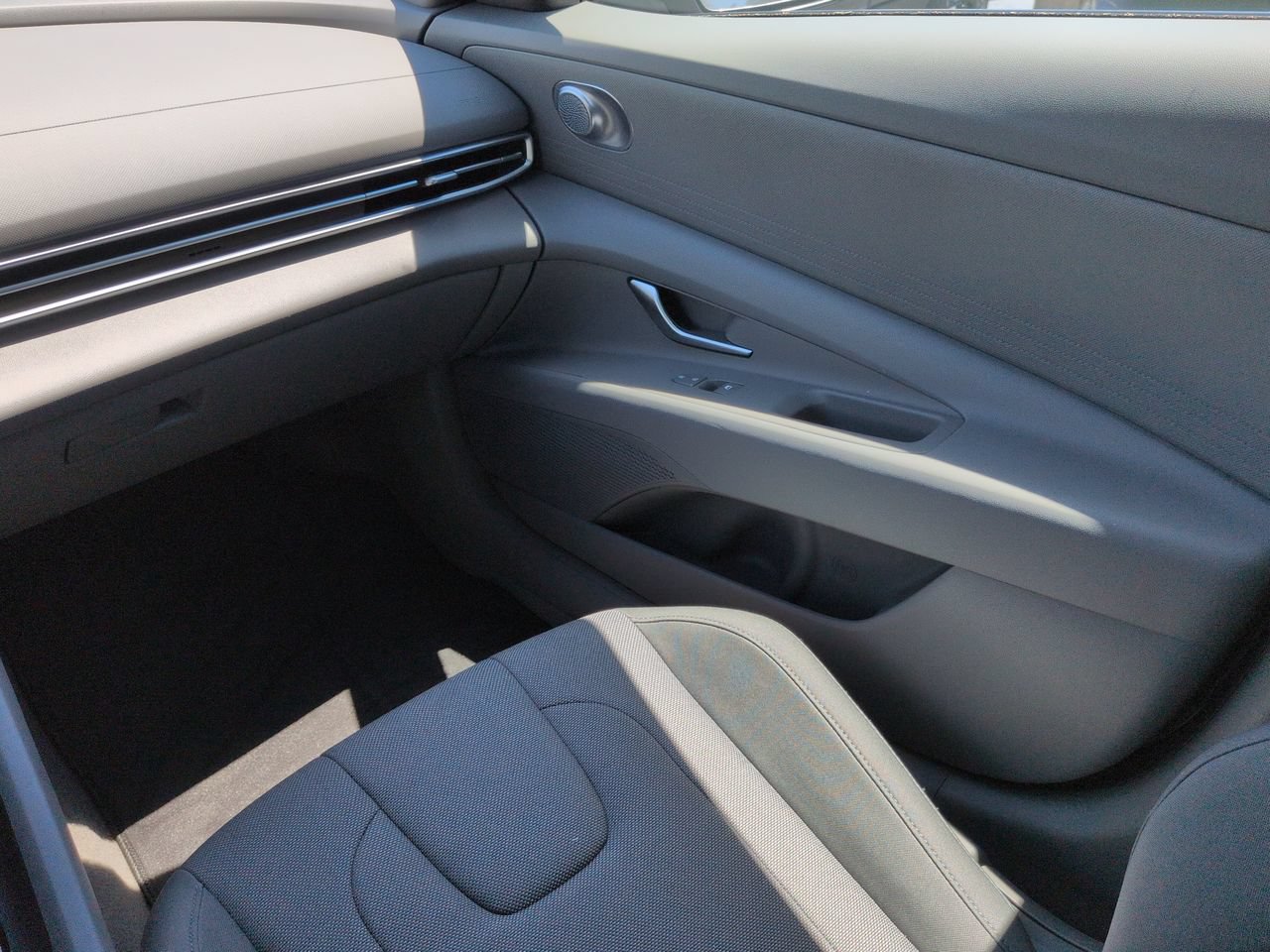 2025 Hyundai Elantra SE - Photo 16