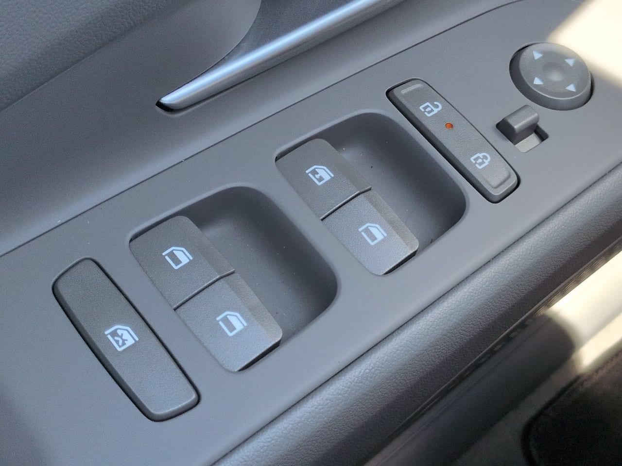 2025 Hyundai Elantra SE - Photo 21