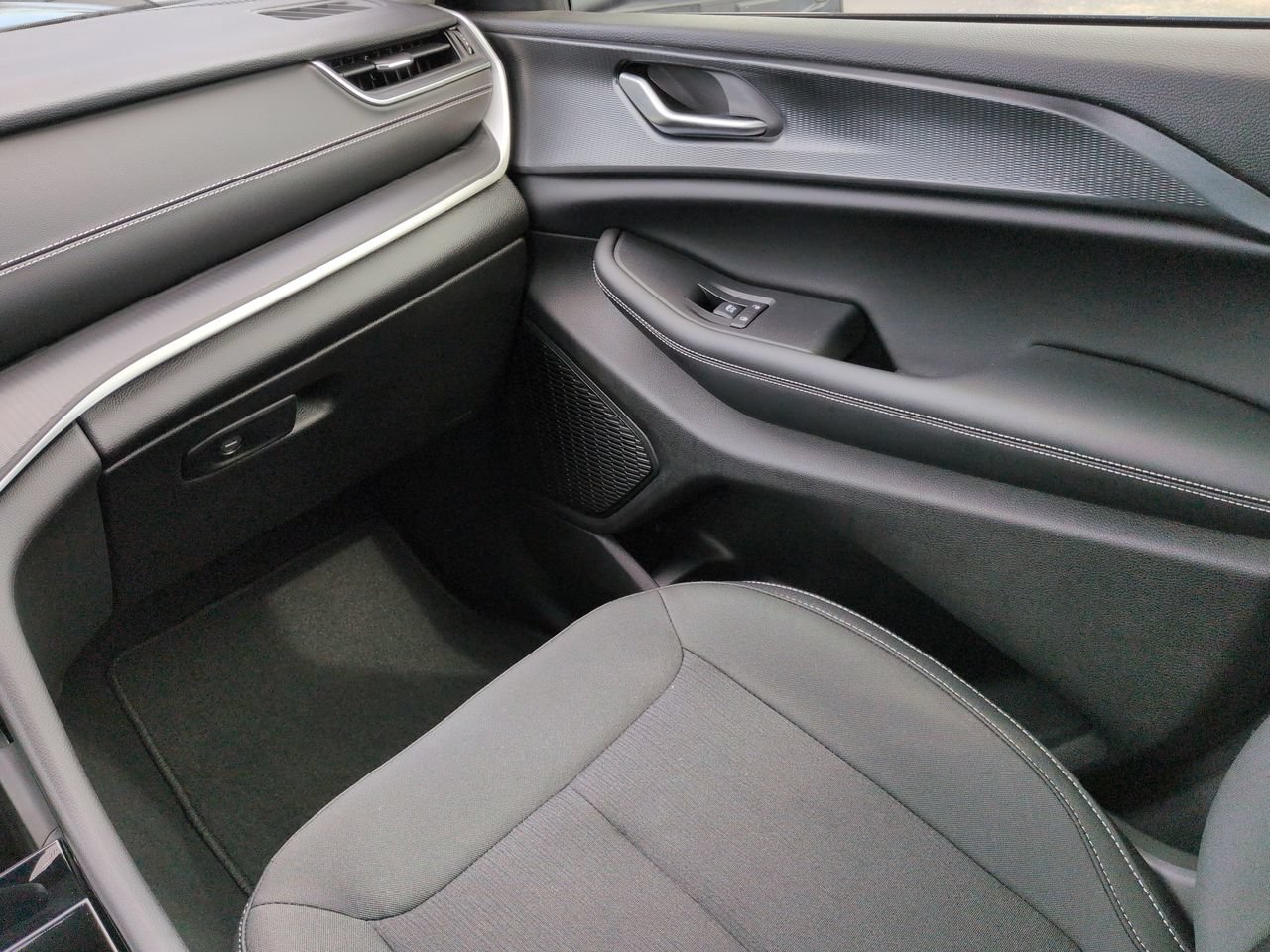 2023 Jeep Grand Cherokee L Laredo - Photo 17