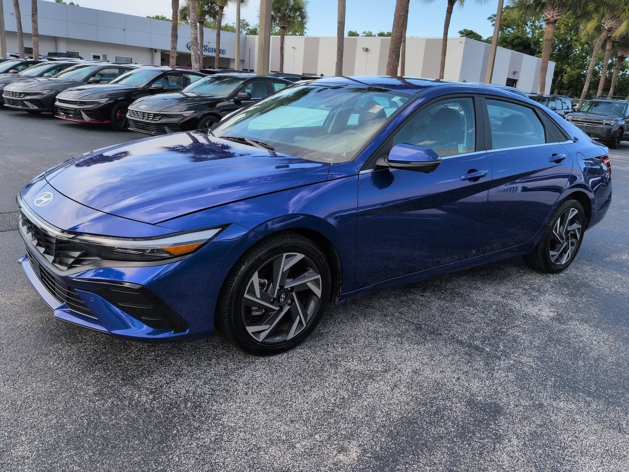 2024 Hyundai Elantra Limited - Photo 8