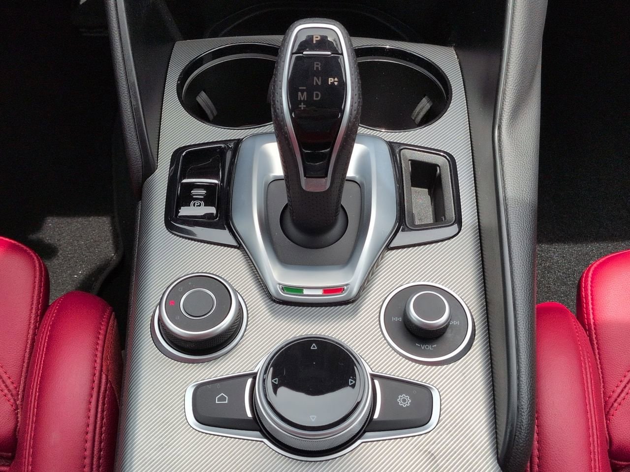 2022 Alfa Romeo Giulia Ti Veloce - Photo 18
