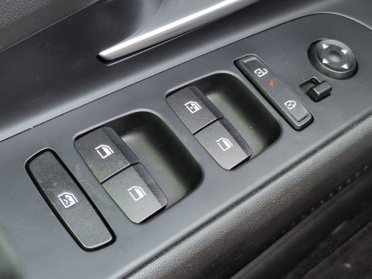 2024 Hyundai Elantra Limited - Photo 24