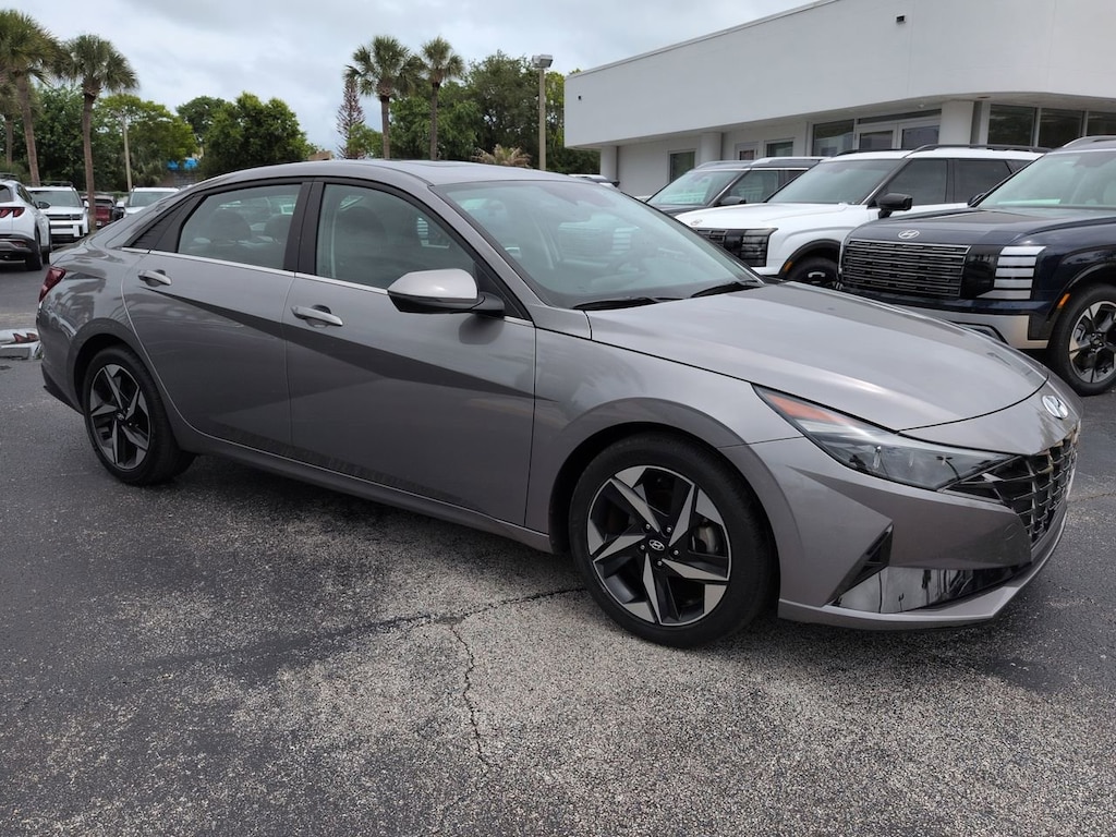 Used 2022 Hyundai Elantra Limited Limited IVT
