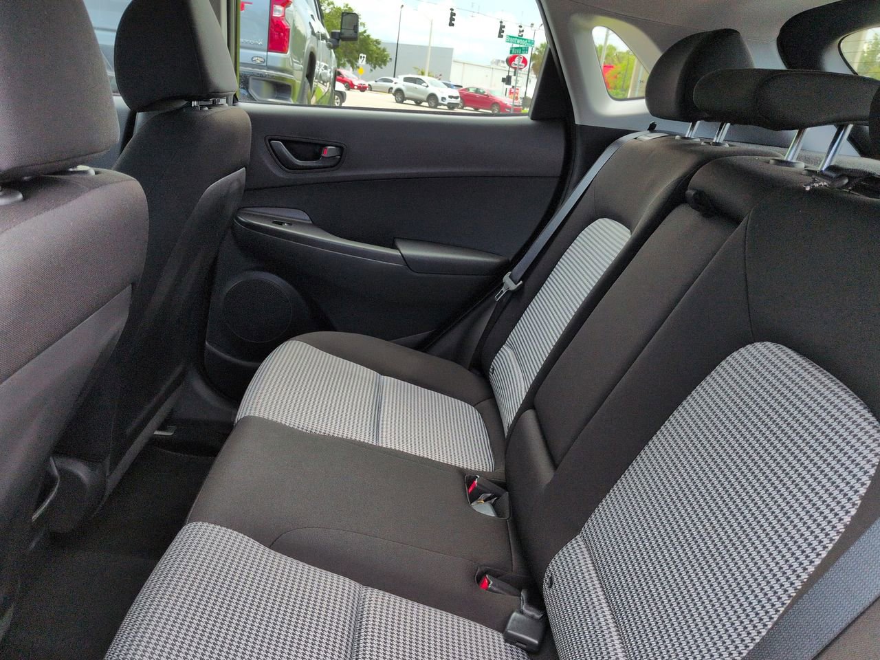 2023 Hyundai Kona SE - Photo 14