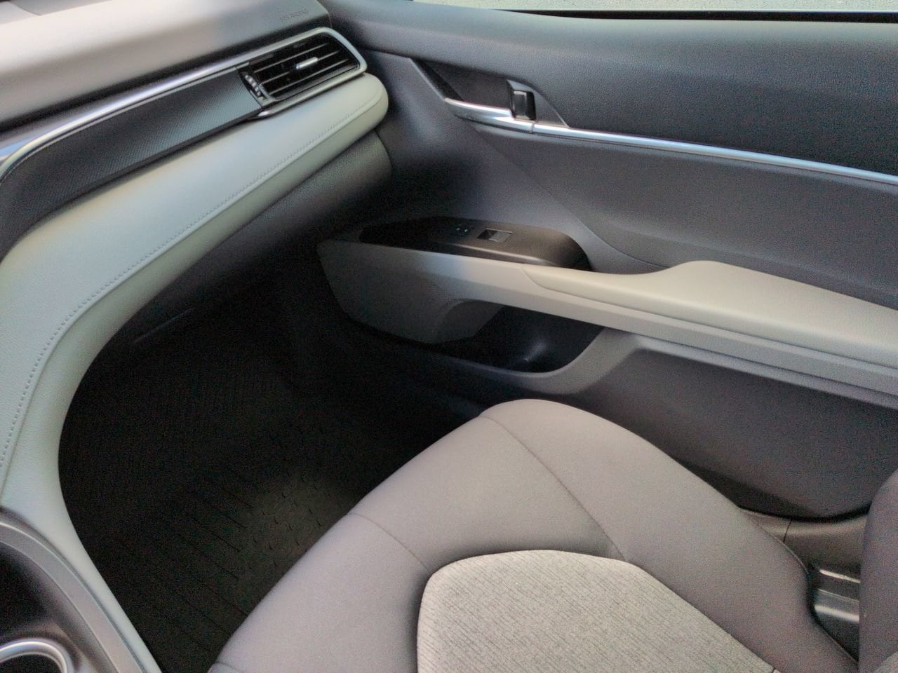 2024 Toyota Camry LE - Photo 16