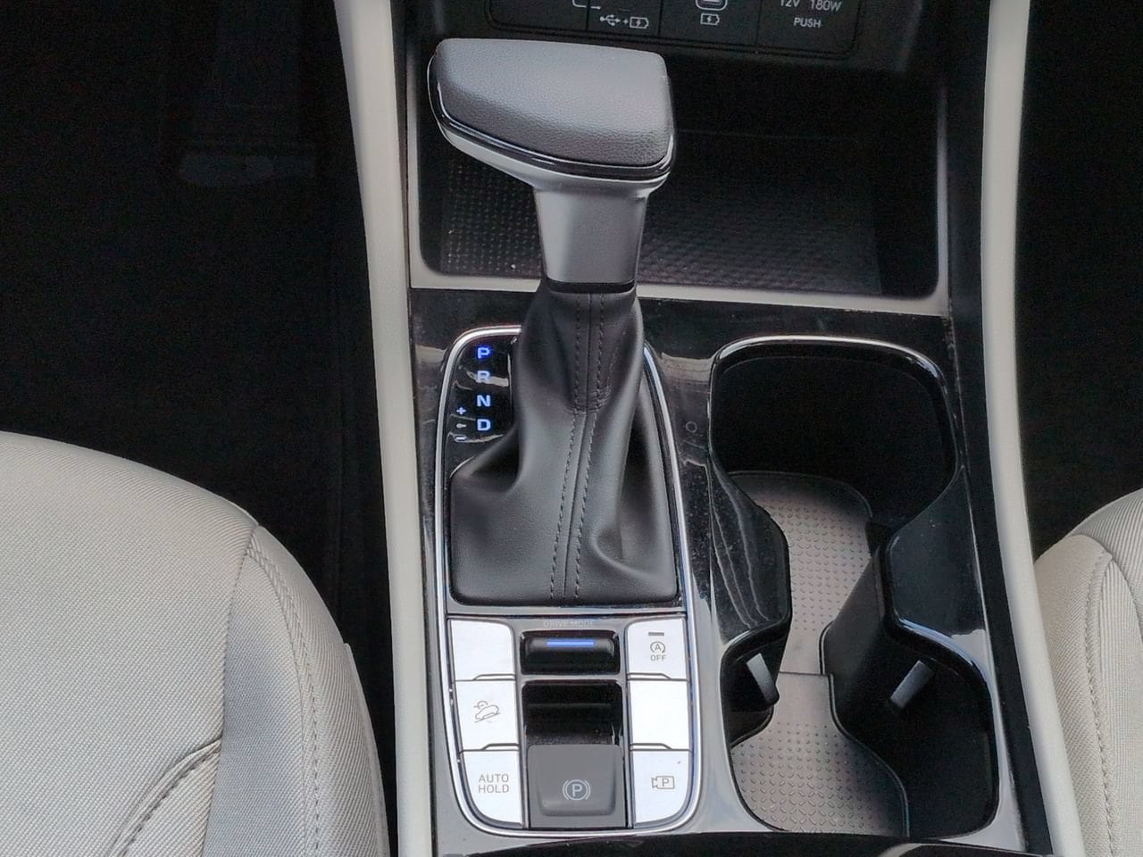 2025 Hyundai Tucson SE - Photo 19