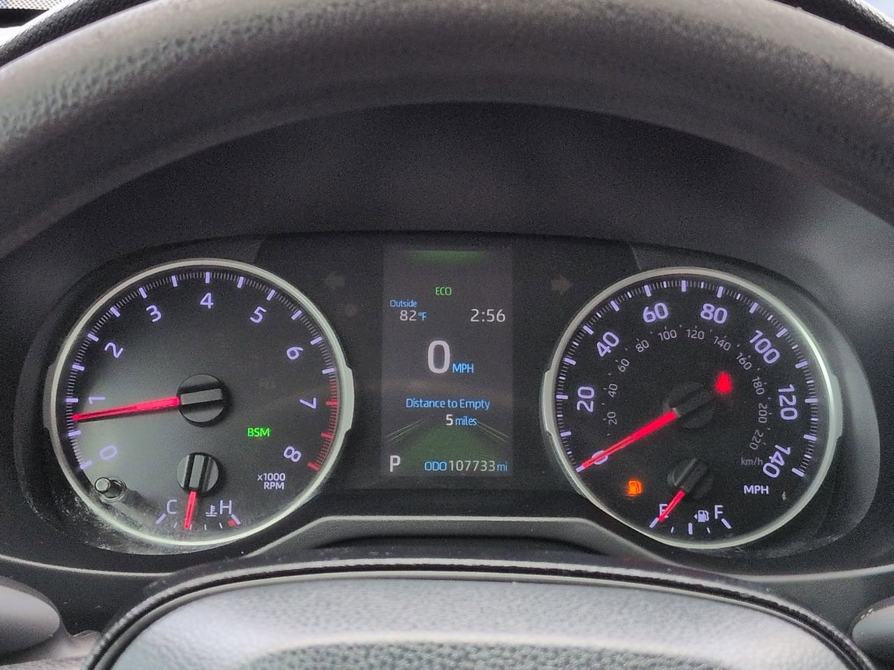 2021 Toyota RAV4 LE - Photo 25