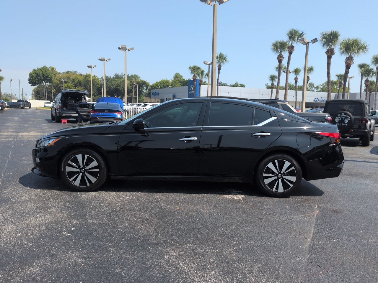 2019 Nissan Altima SV - Photo 6