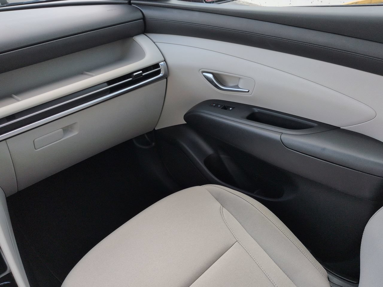 2025 Hyundai Tucson SE - Photo 17