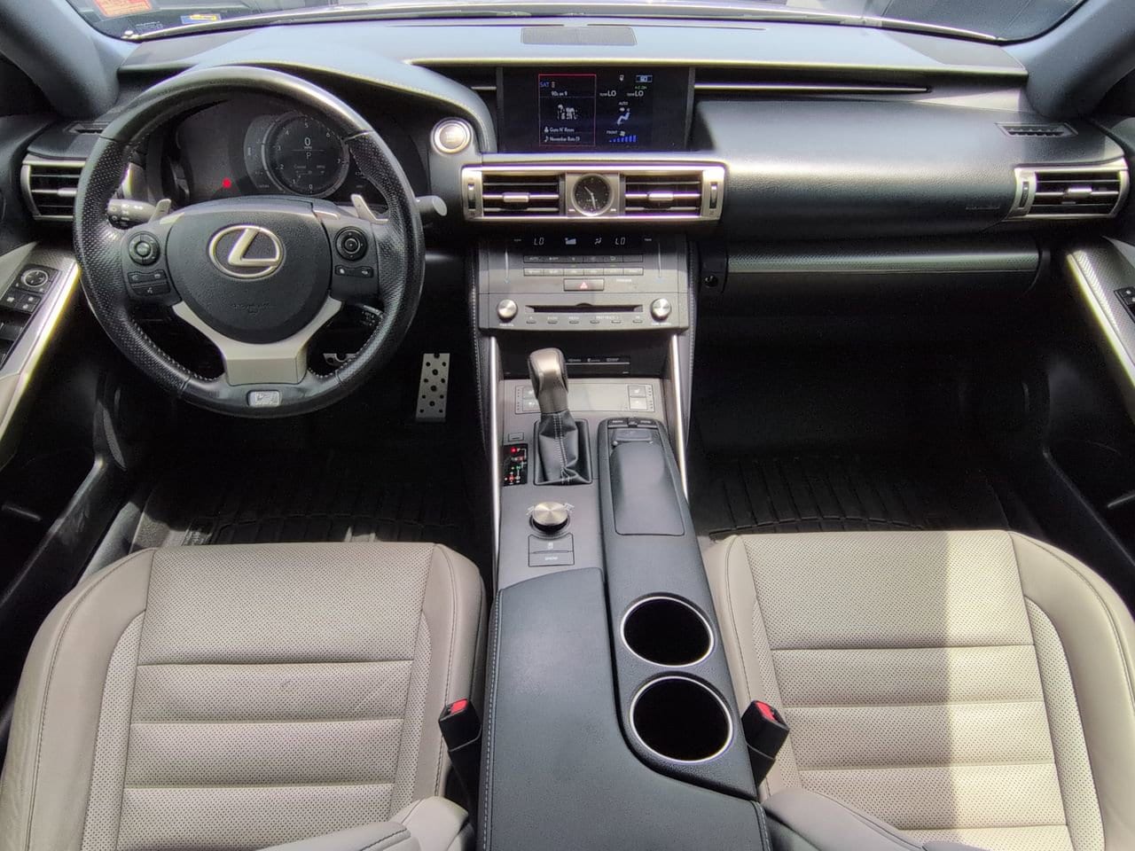 2016 Lexus IS 350 - Photo 14