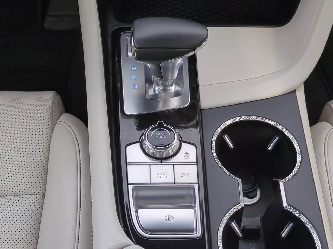 2025 GENESIS G70 Standard - Photo 17