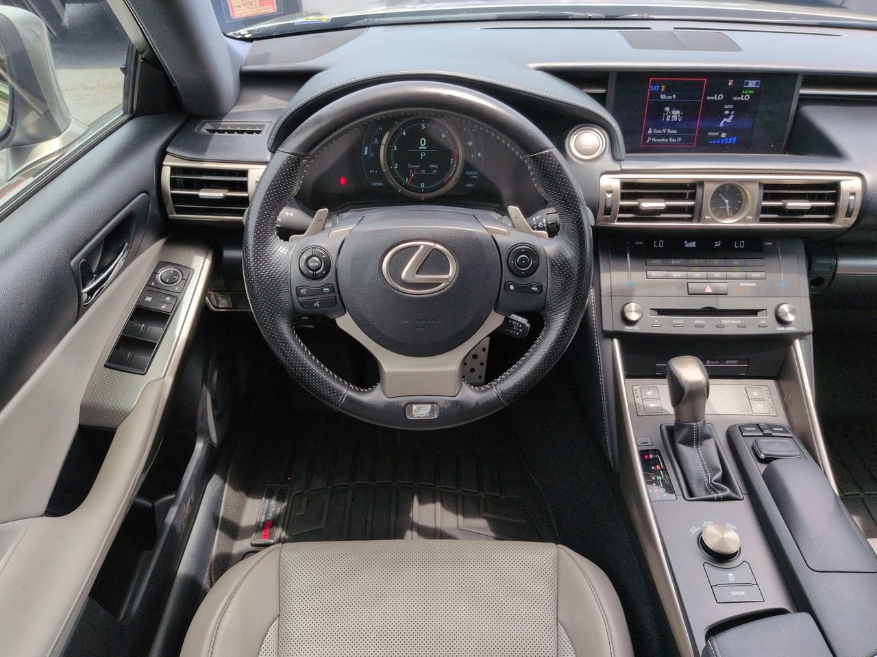 2016 Lexus IS 350 - Photo 15