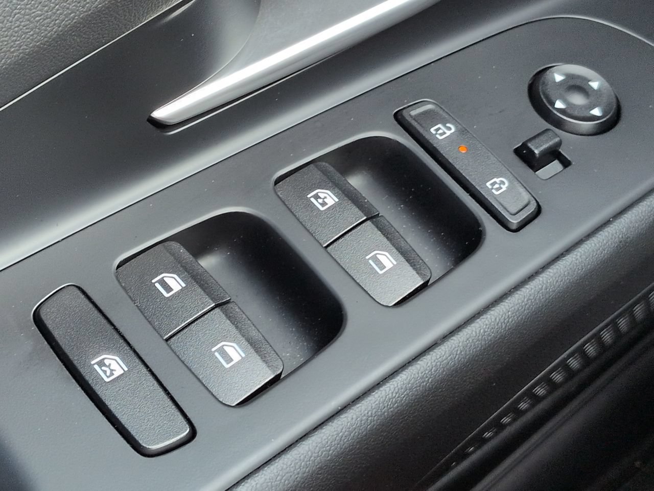 2024 Hyundai Elantra Limited - Photo 24