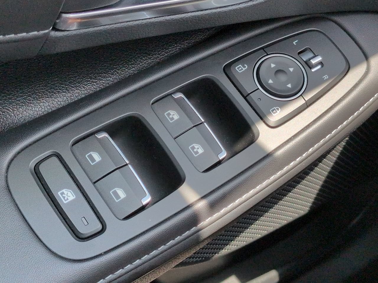 2023 Hyundai Sonata Hybrid Limited - Photo 24