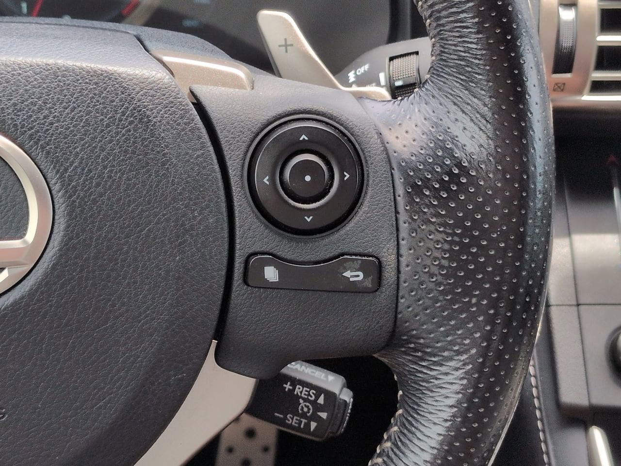 2016 Lexus IS 350 - Photo 25