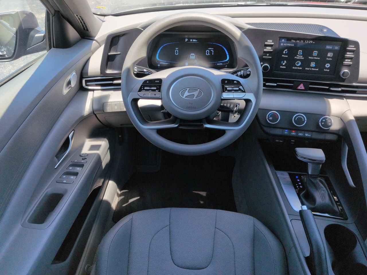 2025 Hyundai Elantra SE - Photo 15