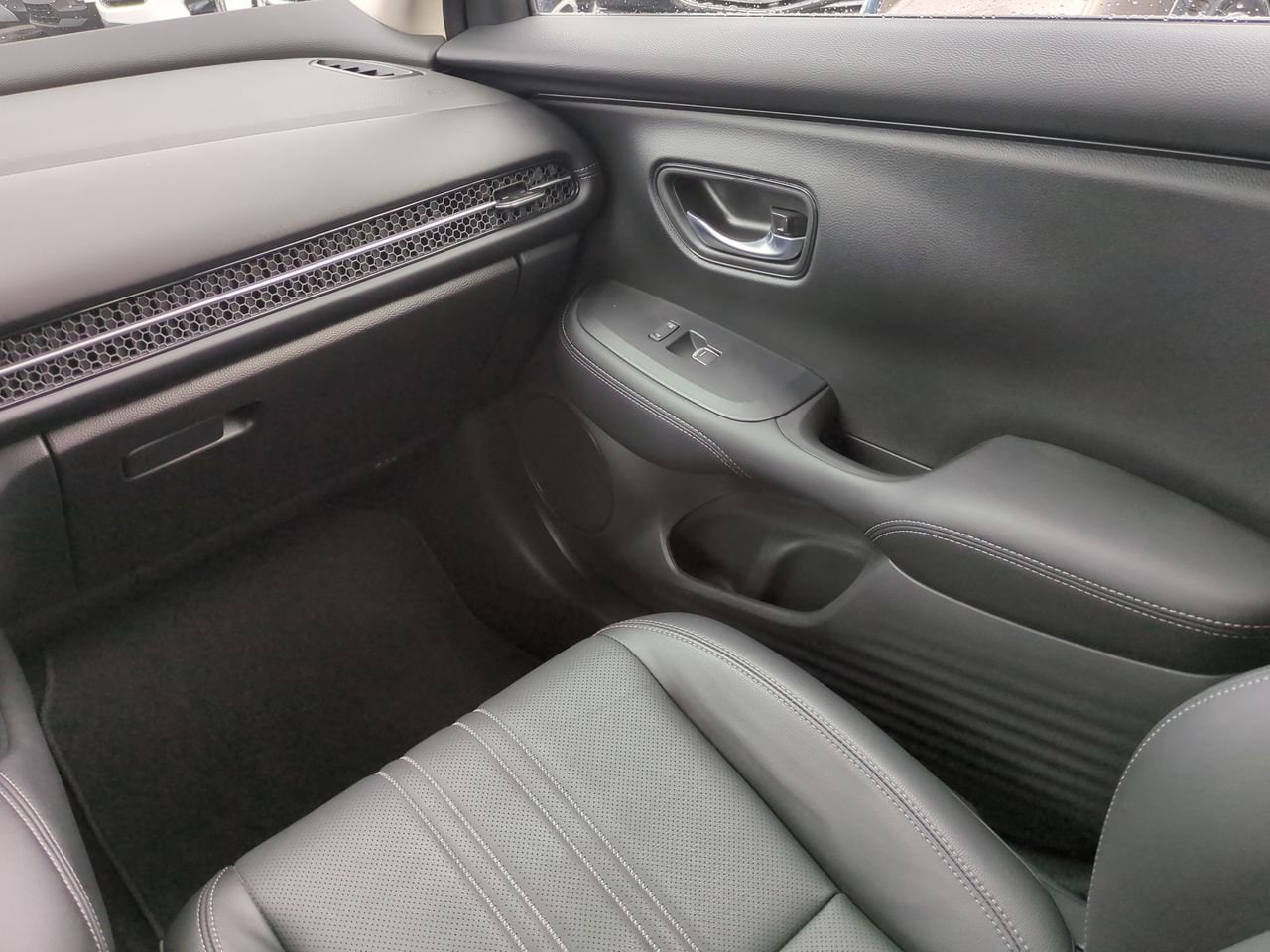 2025 Honda HR-V EX-L - Photo 17
