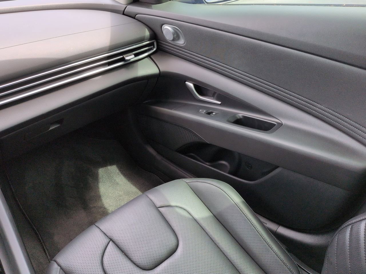 2024 Hyundai Elantra Limited - Photo 16