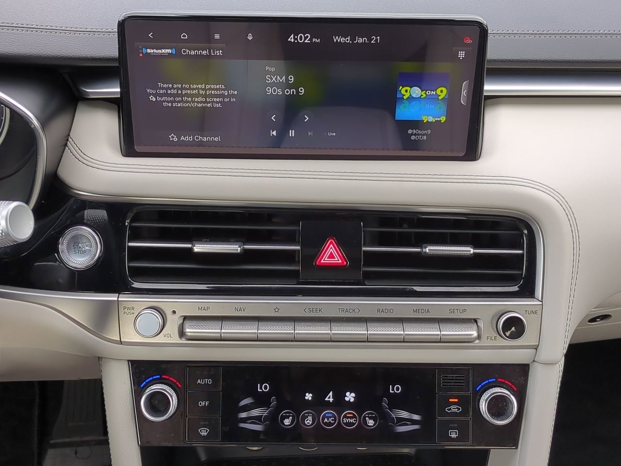 2025 GENESIS G70 Standard - Photo 16