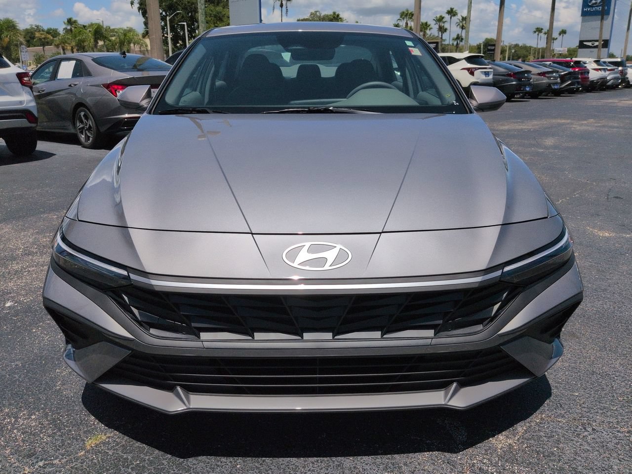 2025 Hyundai Elantra SE - Photo 9