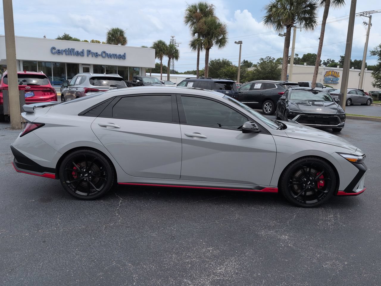 2025 Hyundai Elantra N - Photo 3