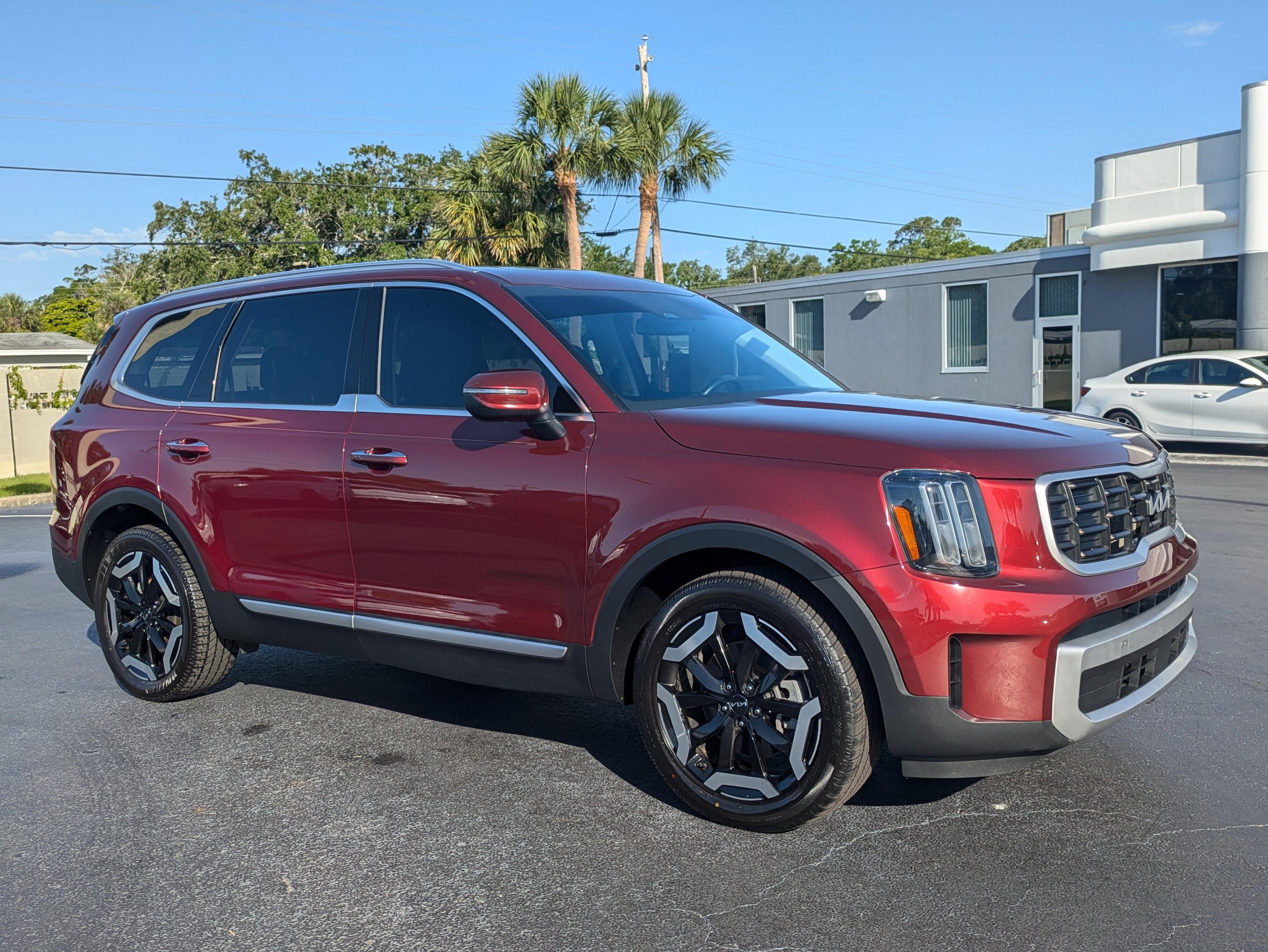 Used 2023 Kia Telluride S with VIN 5XYP6DGC0PG327362 for sale in Daytona Beach, FL