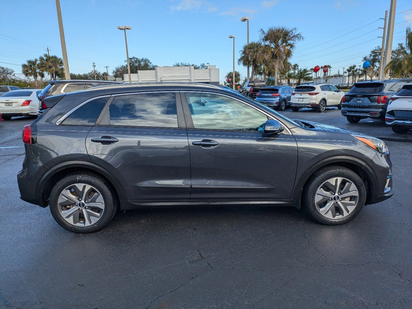 2020 Kia Niro EV EX Premium photo 2