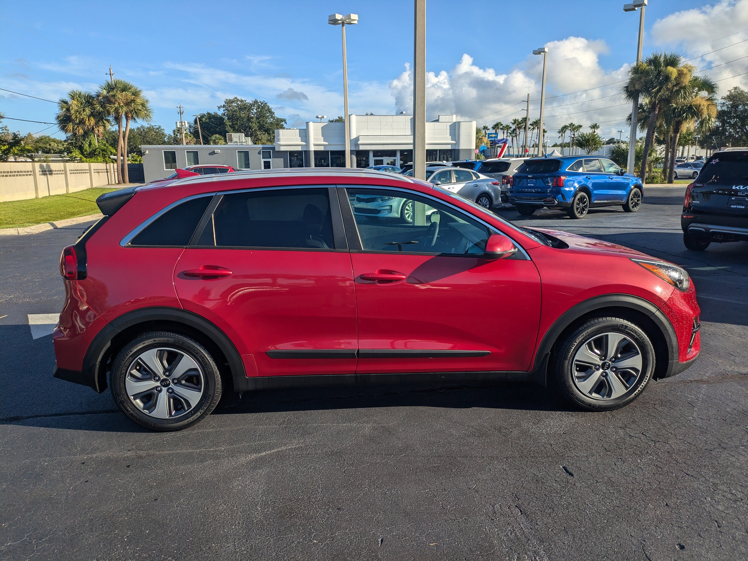2020 Kia Niro LX photo 2