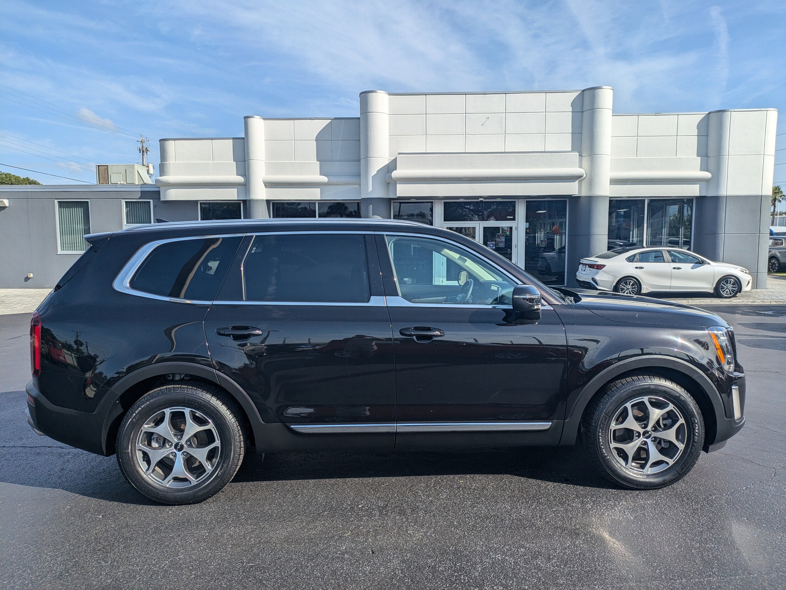 2022 Kia Telluride EX photo 2