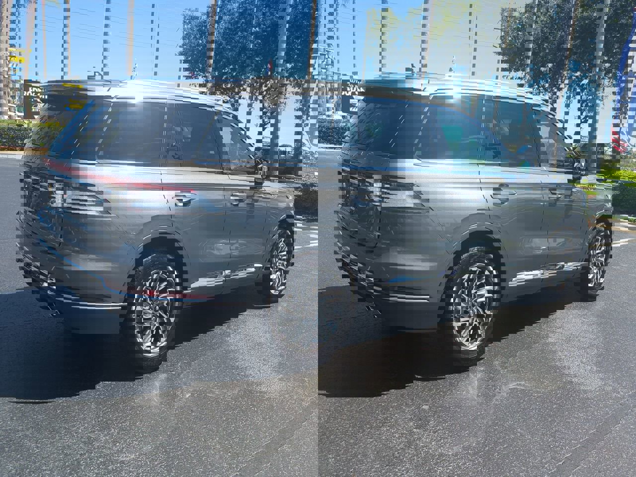 2023 Lincoln Aviator Standard photo 4