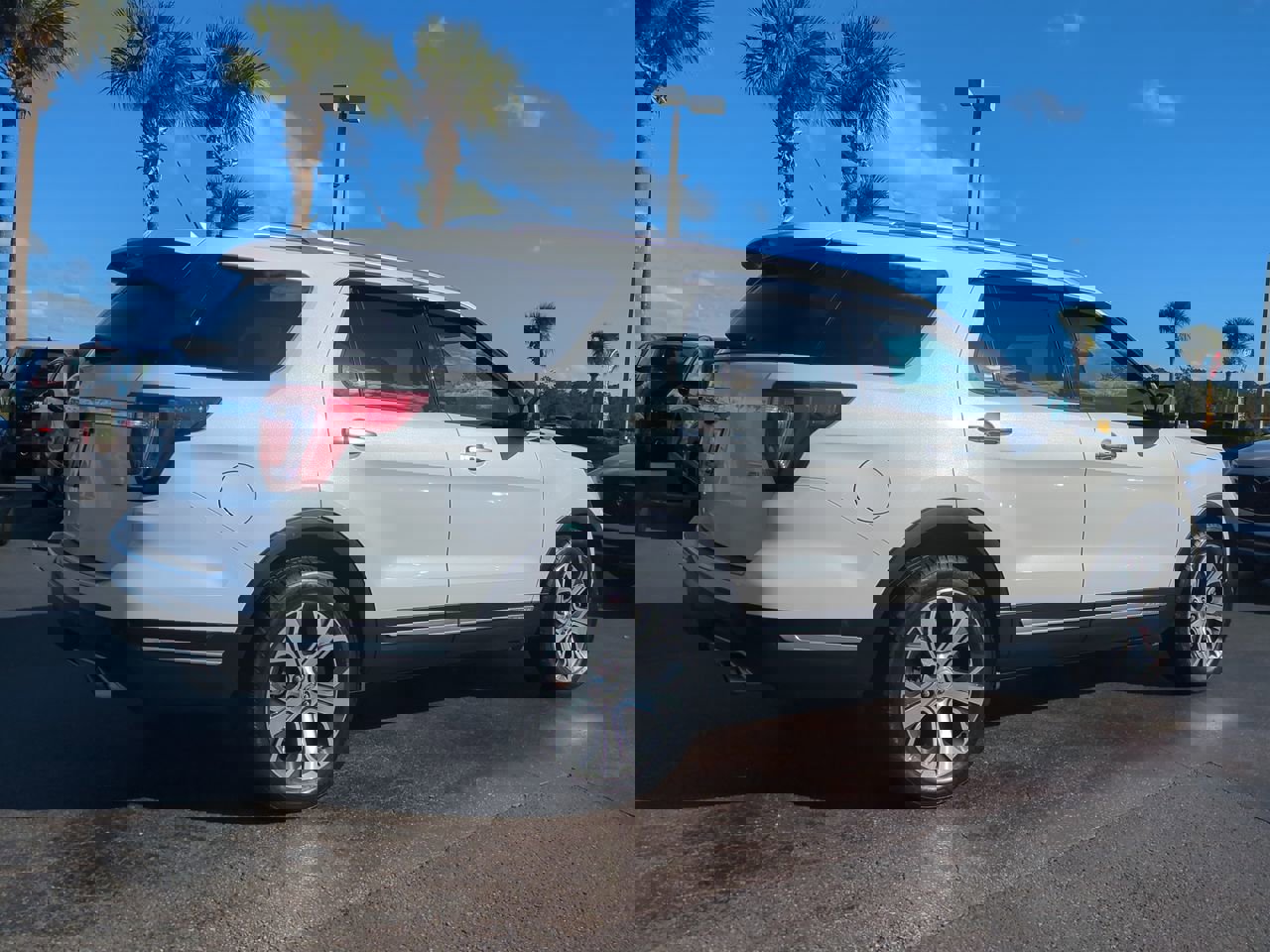 2018 Ford Explorer Platinum photo 4