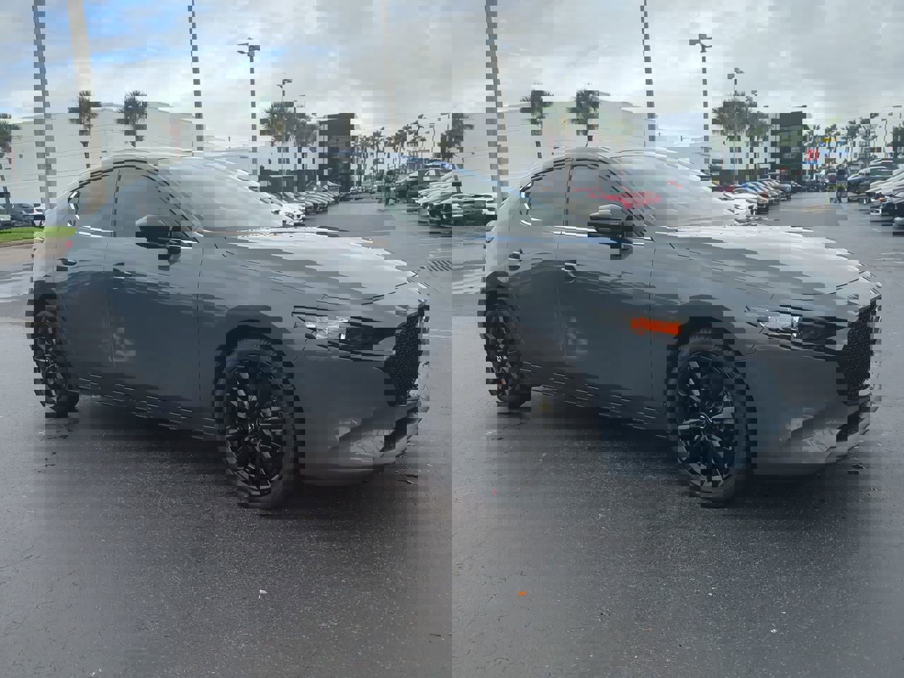 2024 Mazda Mazda3 Hatchback 2.5 s Carbon photo 2