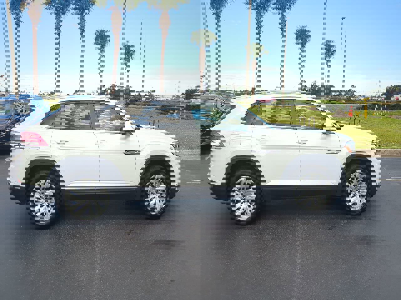 2021 Volkswagen Atlas Cross Sport V6 SE Technology photo 3