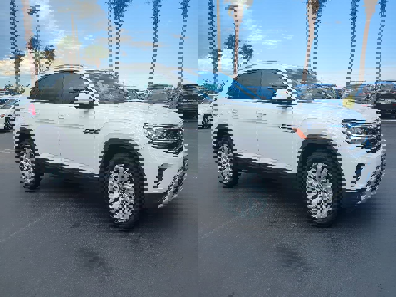 2021 Volkswagen Atlas Cross Sport V6 SE Technology photo 2