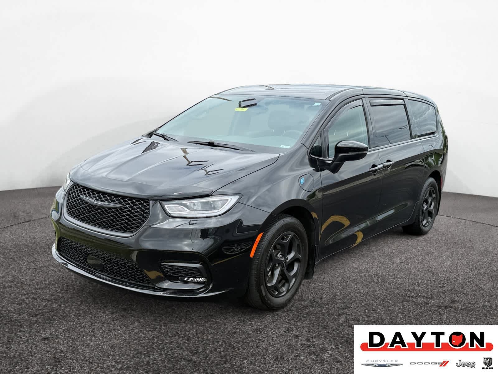 2023 Chrysler Pacifica Hybrid Touring L Hybrid's photo