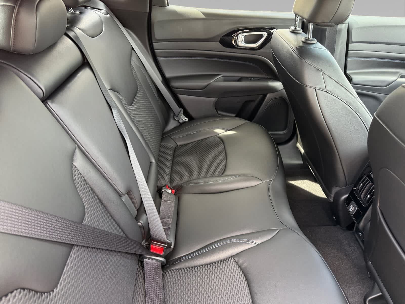 2026 Jeep Compass Altitude - Photo 13