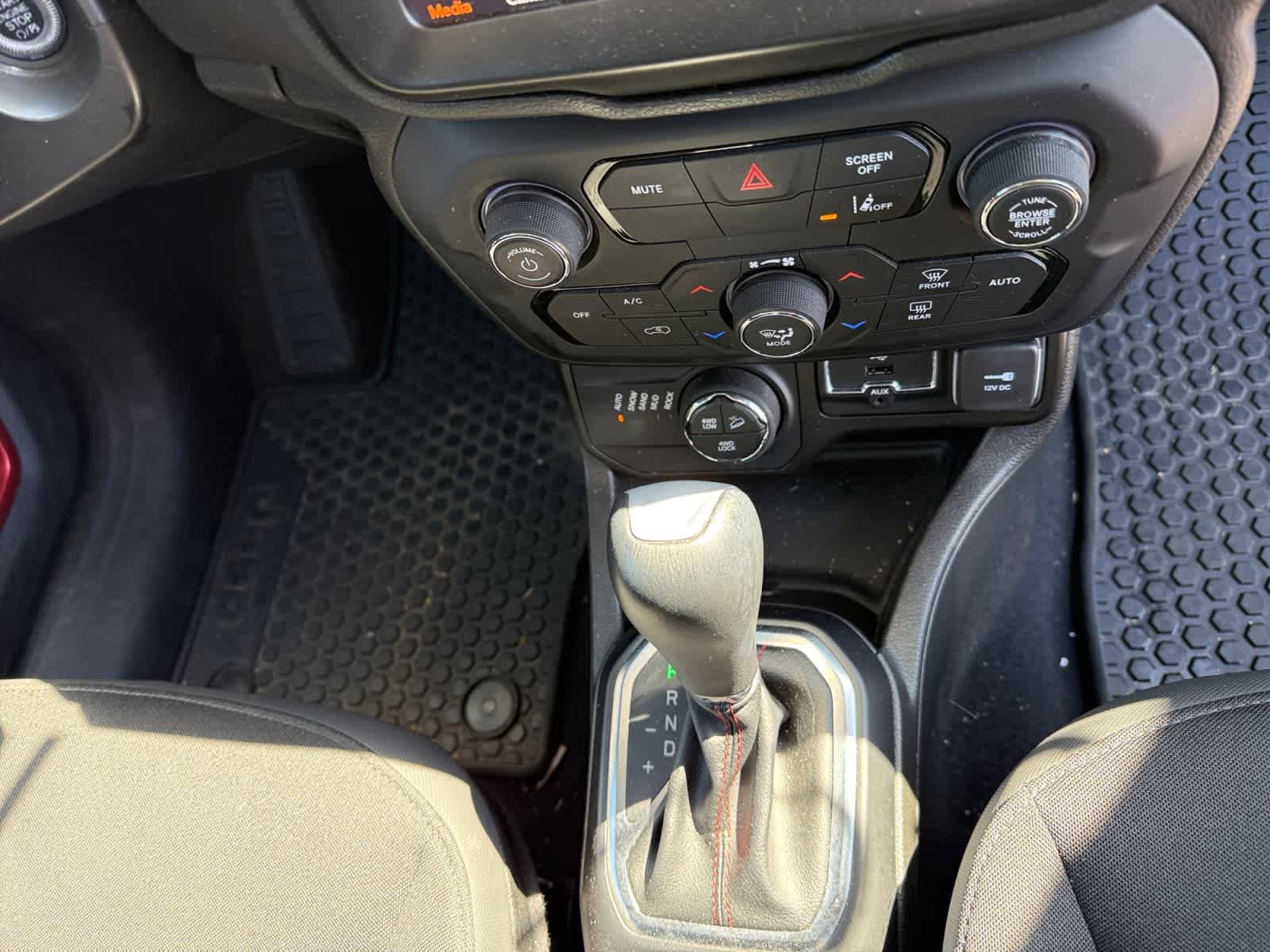 2023 Jeep Renegade Trailhawk - Photo 11