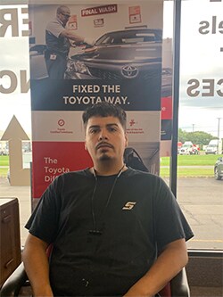 Staff member Jason from ID_a5e62cc055fa