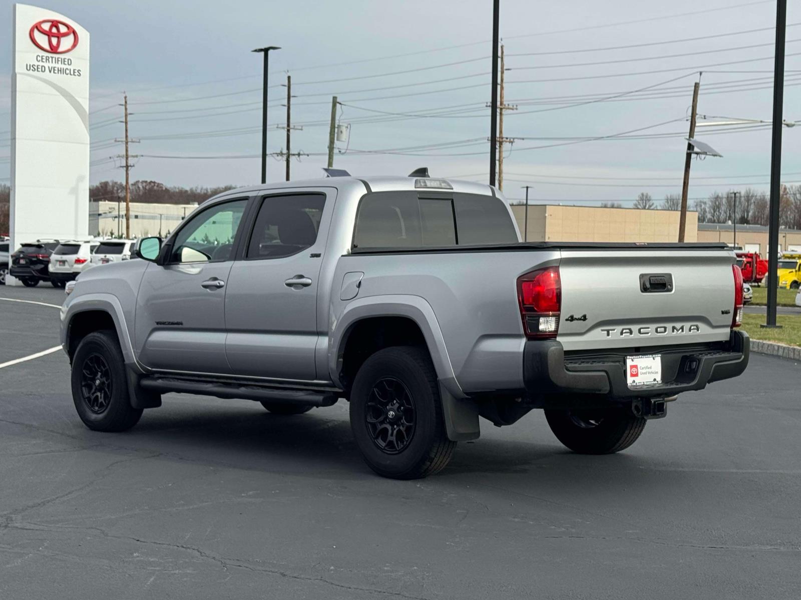 2022 Toyota Tacoma SR5 photo 3