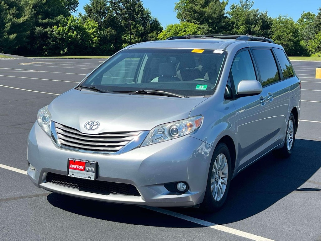 Used 2017 Toyota Sienna XLE Minivan/Van