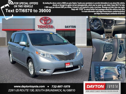 2017 Toyota Sienna XLE Minivan/Van Y6594A