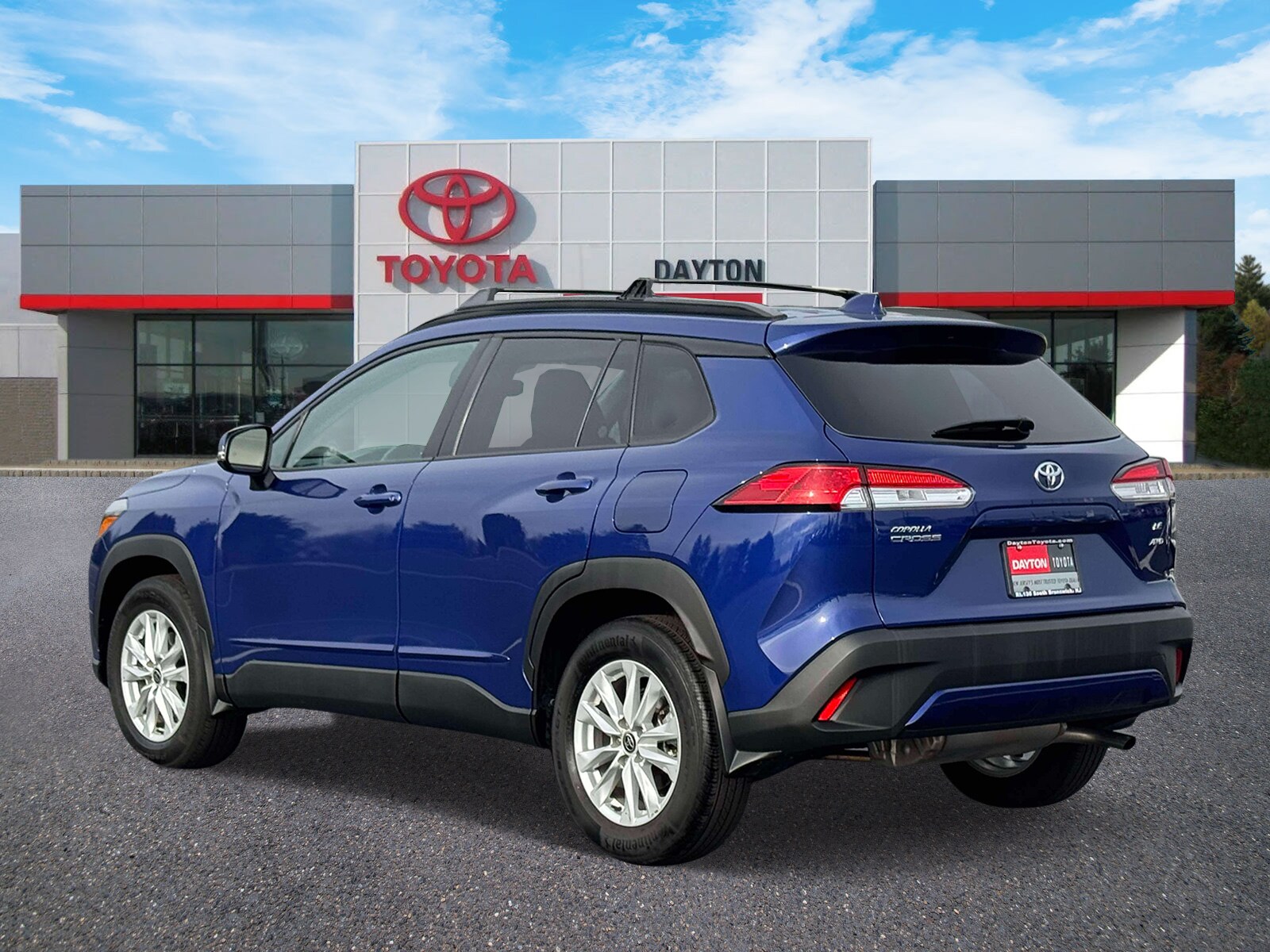 2023 Toyota Corolla Cross LE photo 2