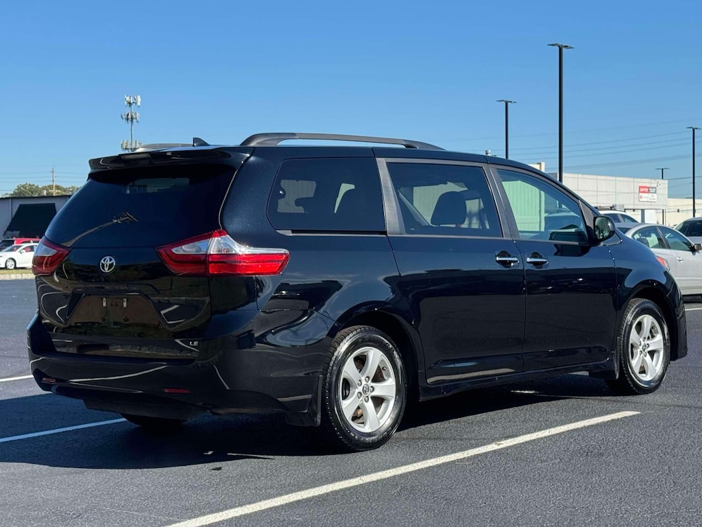 Used 2019 Toyota Sienna LE Minivan/Van