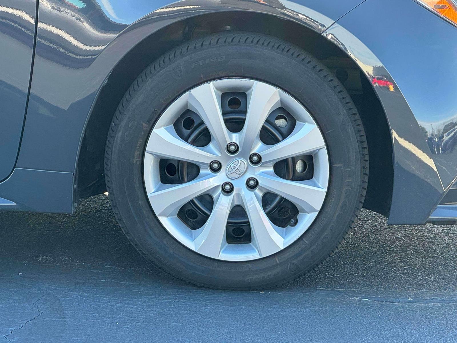 2024 Toyota Corolla LE photo 3
