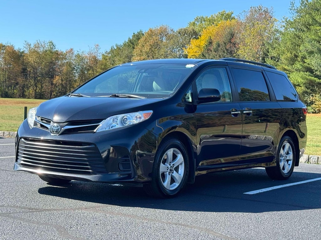 Used 2019 Toyota Sienna LE Minivan/Van