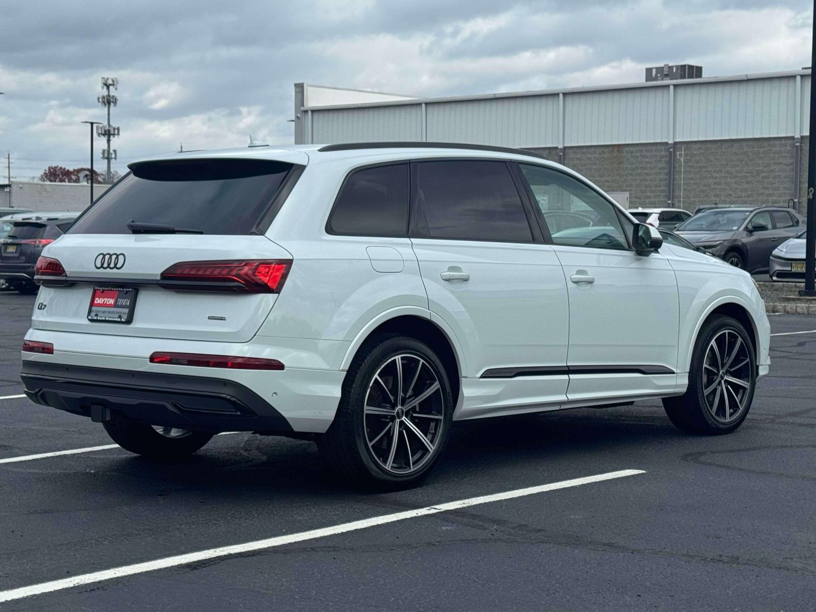 2023 Audi Q7 55 Premium Plus photo 4
