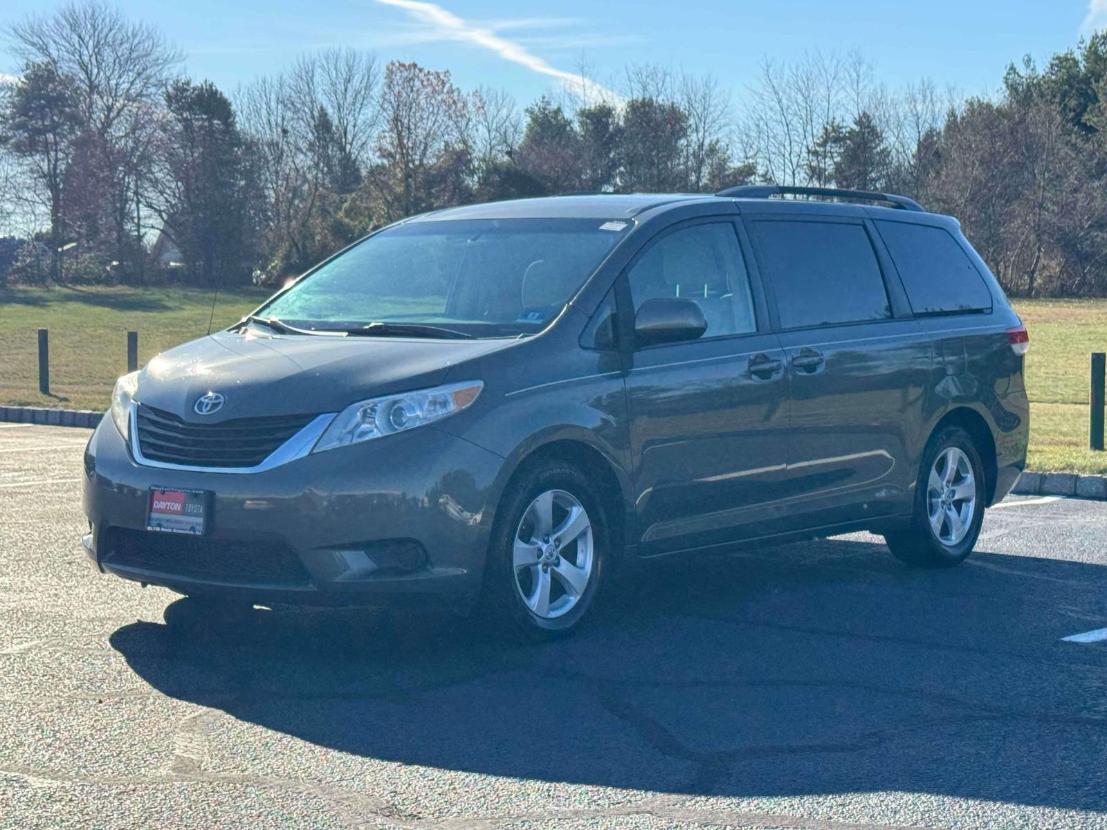 2012 Toyota Sienna LE photo 2