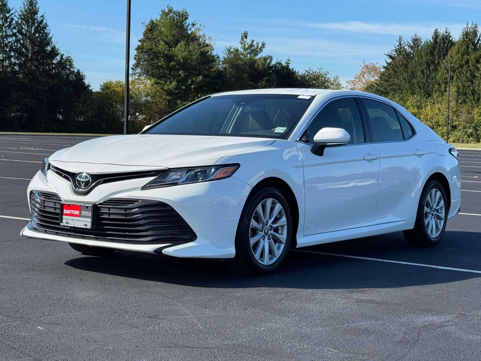 2018 Toyota Camry LE photo 2