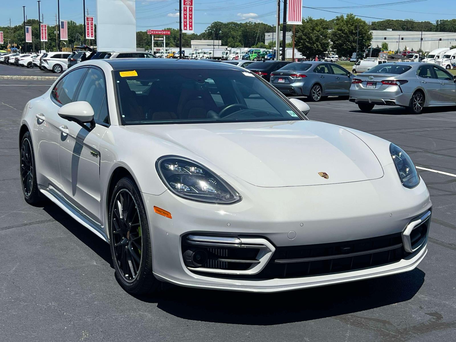 2023 Porsche Panamera 4 E-Hybrid Platinum Edition's photo